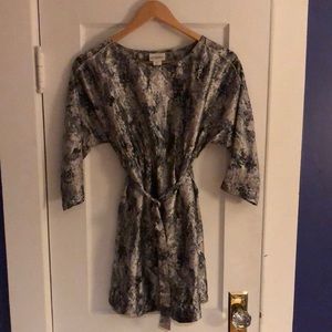 Motherhood Maternity silky 3/4 length belted top